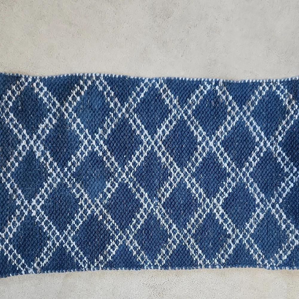 Blue and White Diamond Woven Pattern Rug